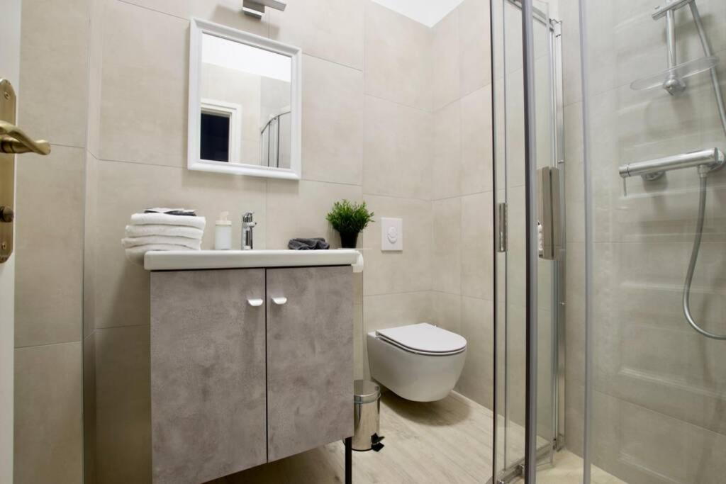 Premium Apartment By Hi5 - Astoria 4 Bedroom Budapesta Exterior foto
