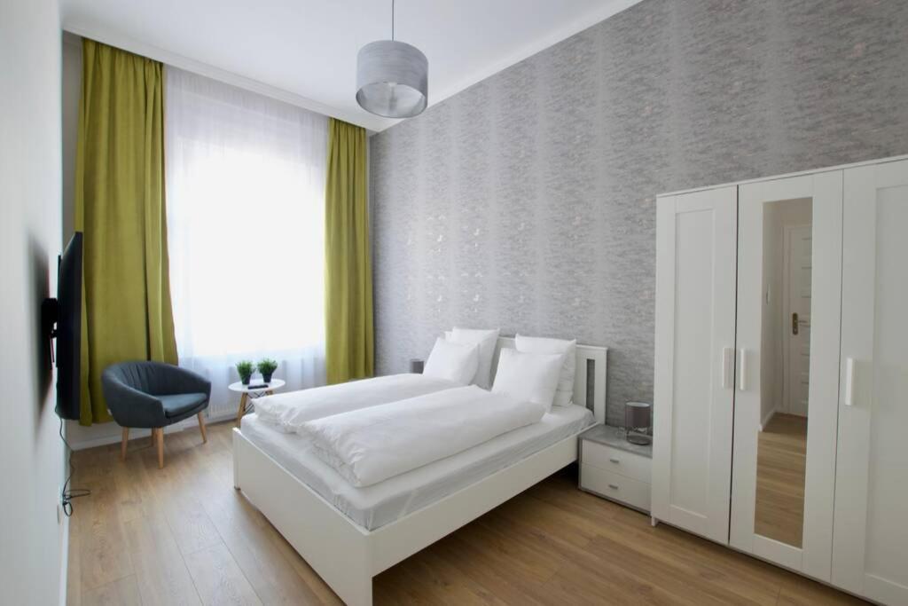 Premium Apartment By Hi5 - Astoria 4 Bedroom Budapesta Exterior foto