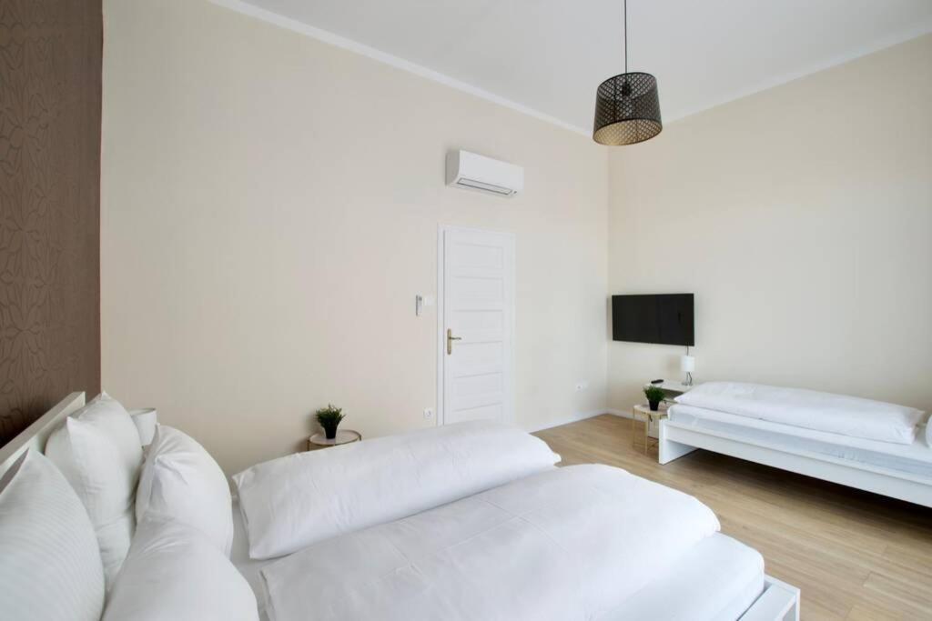 Premium Apartment By Hi5 - Astoria 4 Bedroom Budapesta Exterior foto