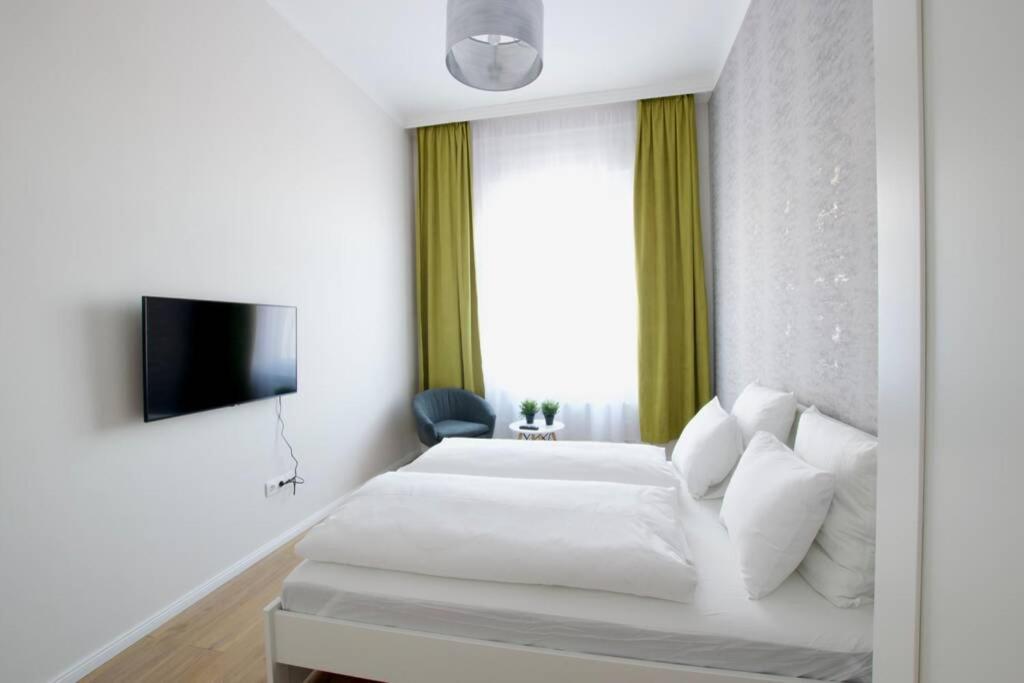 Premium Apartment By Hi5 - Astoria 4 Bedroom Budapesta Exterior foto